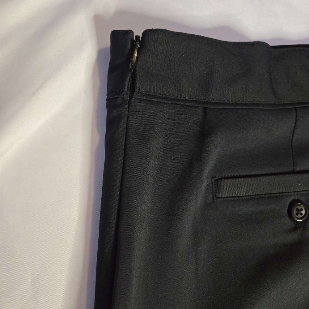 Greg Norman Black Golf Skort – Size 12, Adjustable Comfort Waist, Slash Pockets - Picture 7 of 8